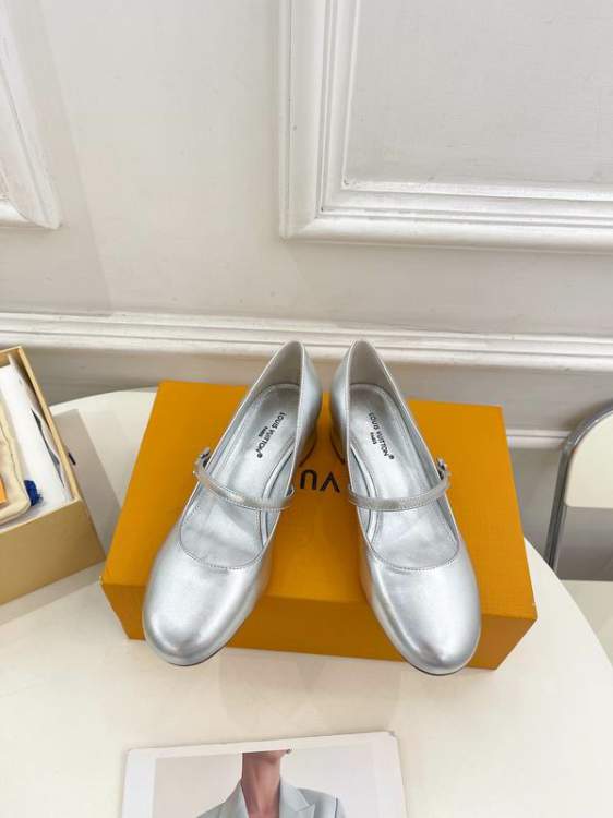 Picture of Louis Vuitton Shoes _SKULVsz35-42313665.5cmmnf0702
